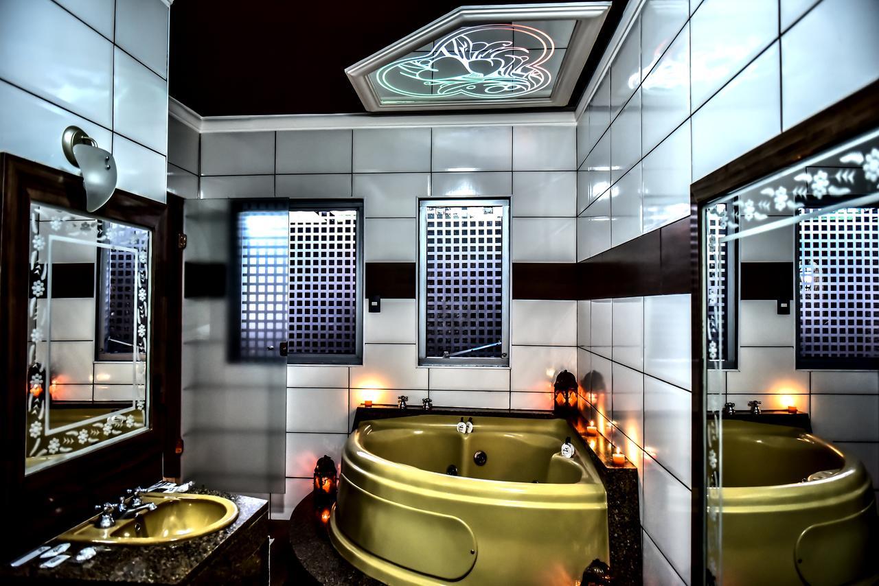 Genus Motel (Adults Only) Убераба Екстер'єр фото
