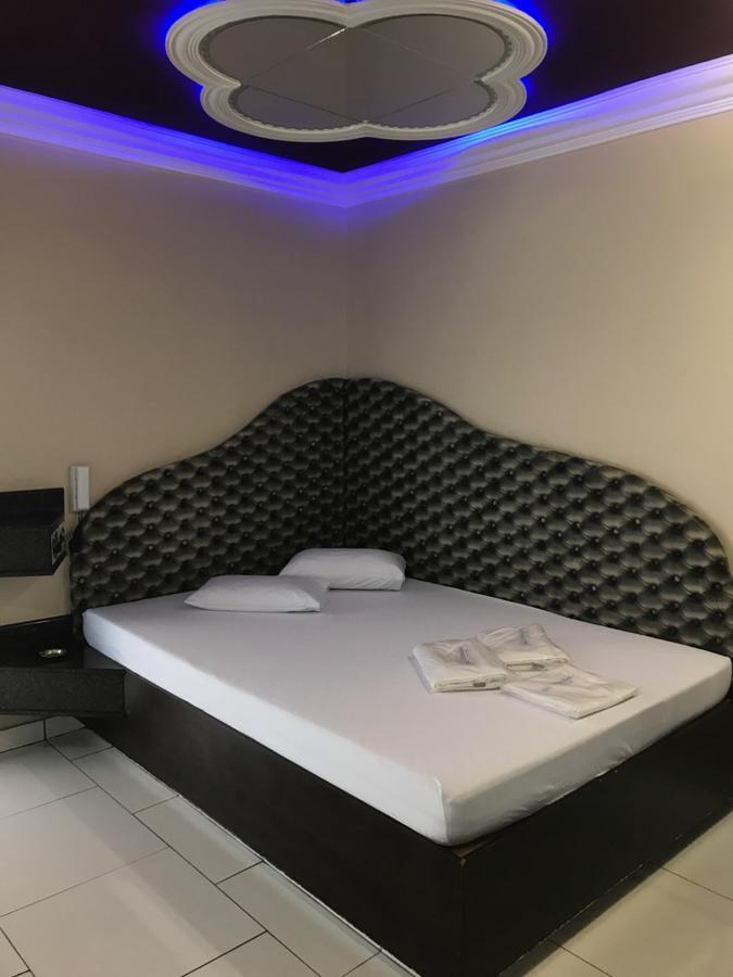 Genus Motel (Adults Only) Убераба Екстер'єр фото