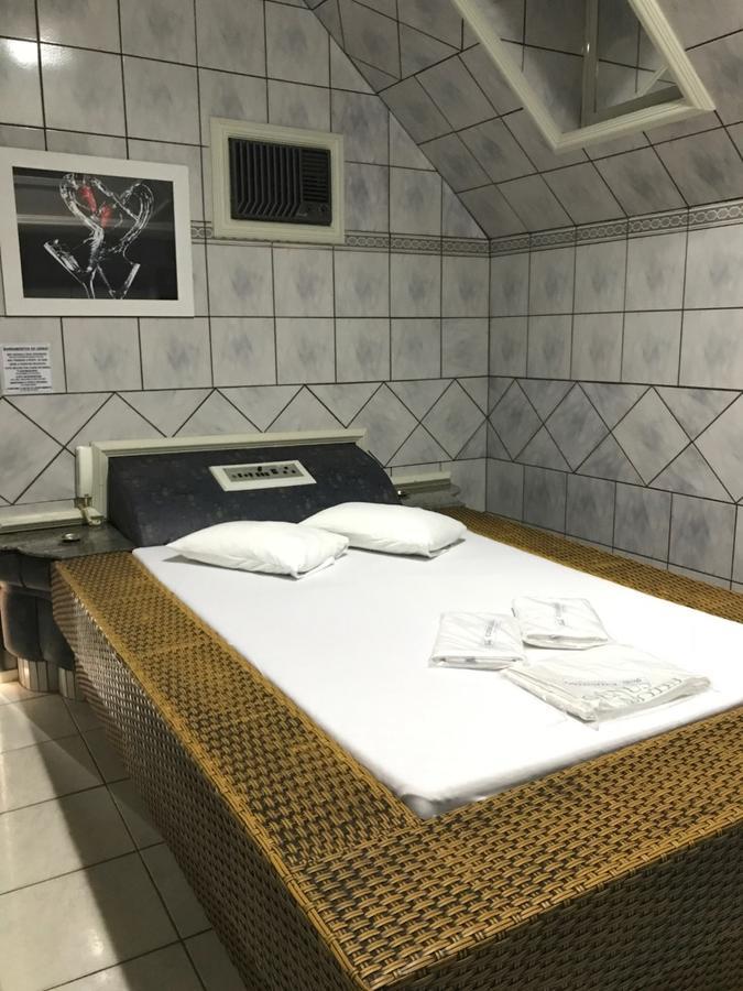 Genus Motel (Adults Only) Убераба Екстер'єр фото